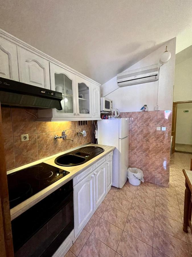 Apartman Gorana With Swimming Pool Jelsa  Exterior photo