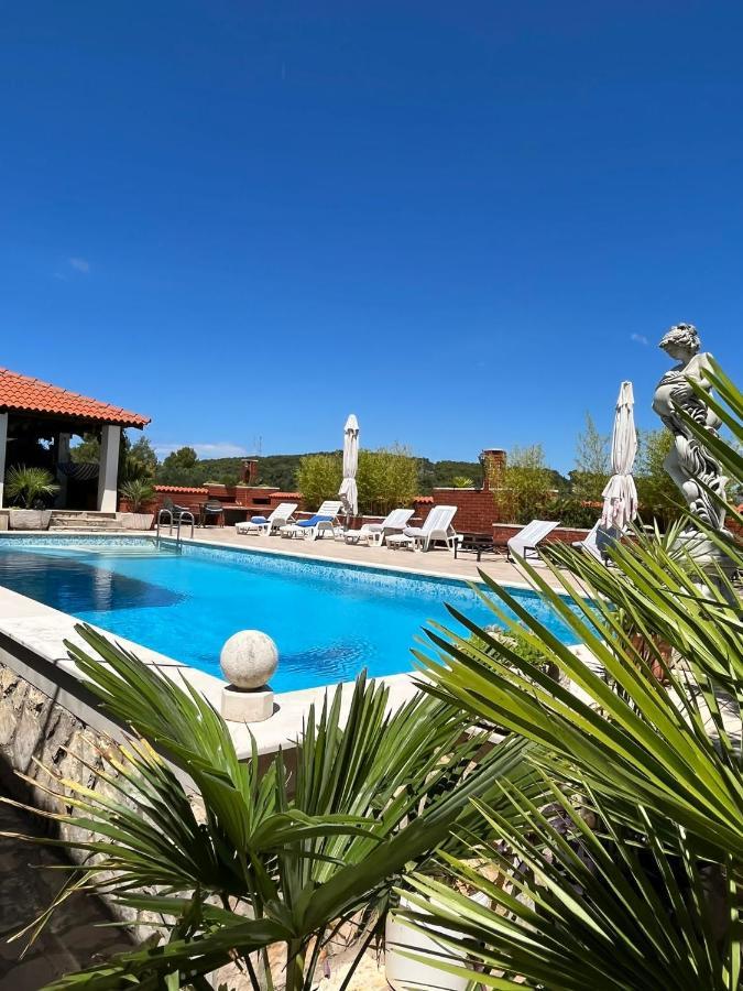 Apartman Gorana With Swimming Pool Jelsa  Exterior photo