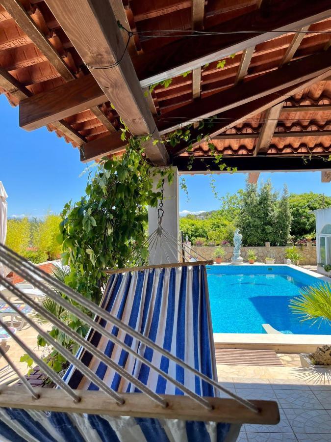 Apartman Gorana With Swimming Pool Jelsa  Exterior photo
